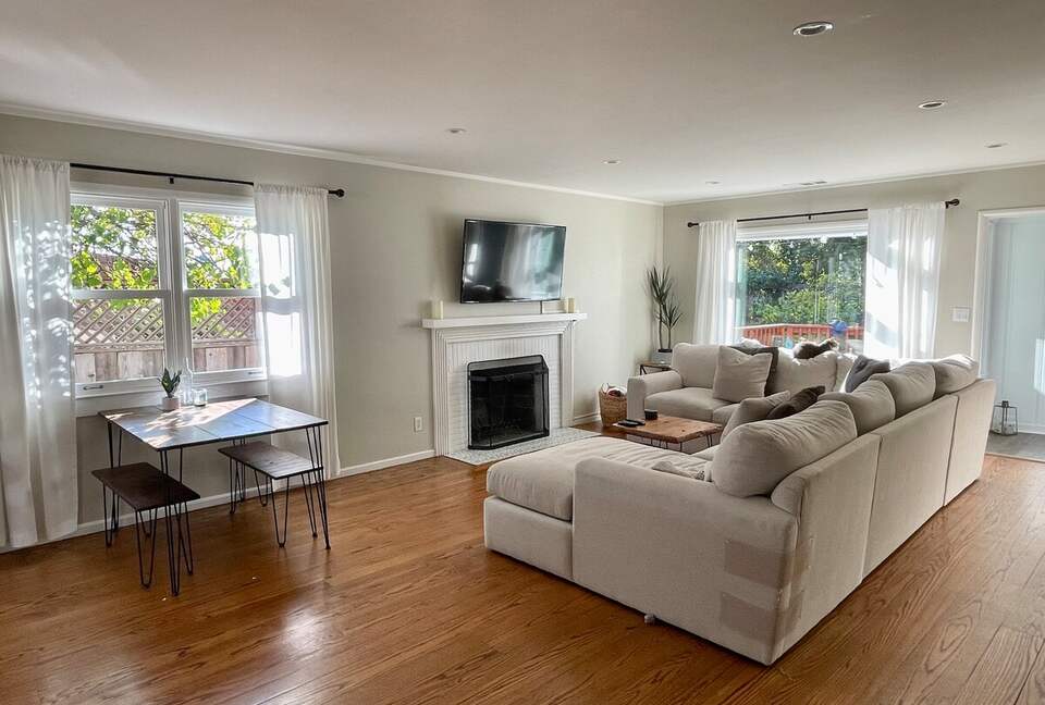 Elegant Family Home Near Berkeley & San Francisco - El Cerrito, California