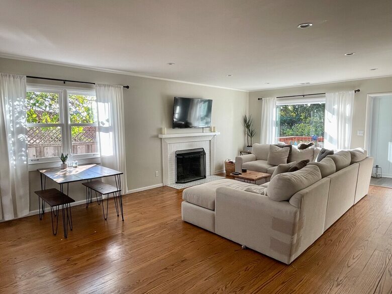 Elegant Family Home Near Berkeley & San Francisco - El Cerrito, California