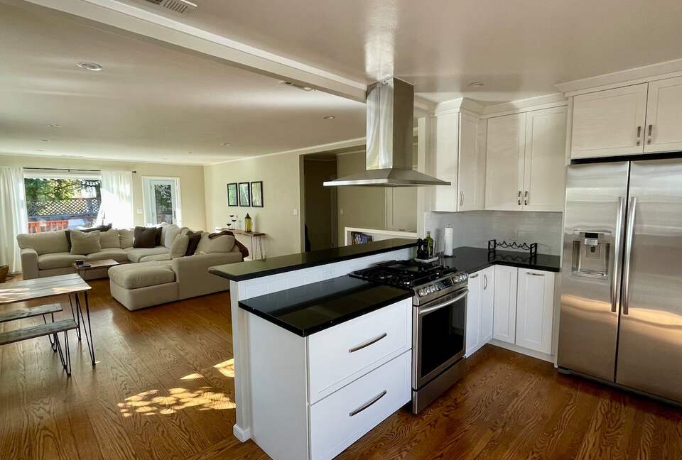 Elegant Family Home Near Berkeley & San Francisco - El Cerrito, California