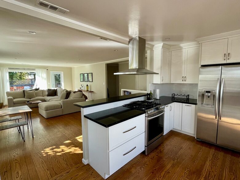 Elegant Family Home Near Berkeley & San Francisco - El Cerrito, California