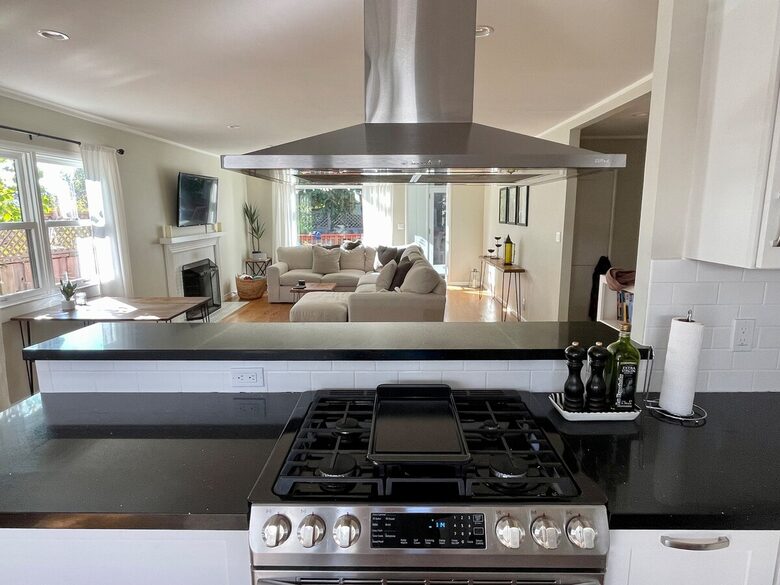 Elegant Family Home Near Berkeley & San Francisco - El Cerrito, California