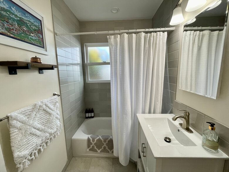 Elegant Family Home Near Berkeley & San Francisco - El Cerrito, California