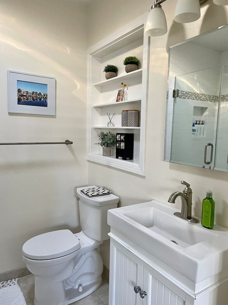 Elegant Family Home Near Berkeley & San Francisco - El Cerrito, California
