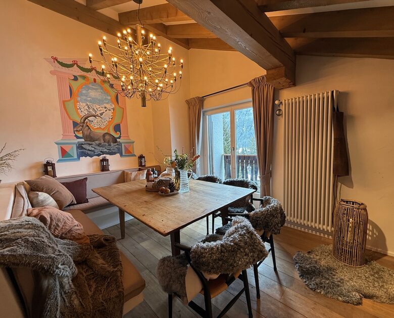 Dinner area for 10-12 people