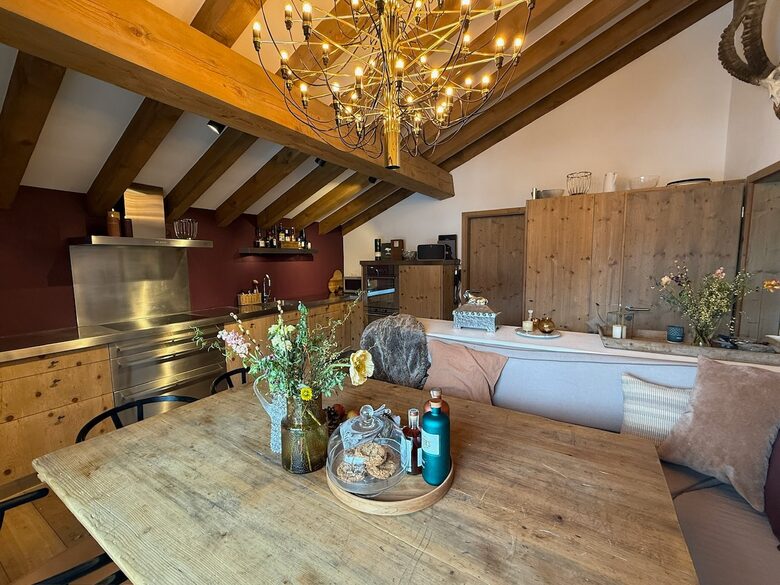 Fully equipped kitchen with high end appliances