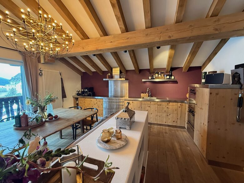 Fully equipped kitchen with high end appliances