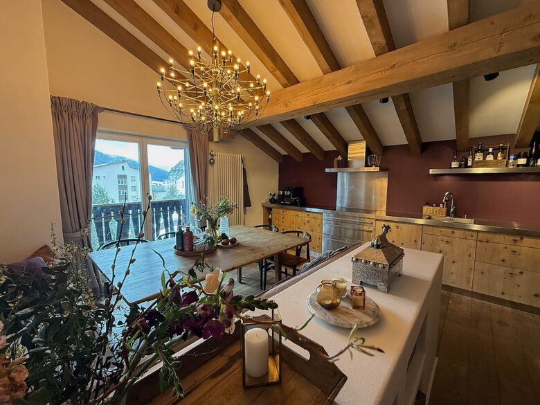 Fully equipped kitchen with high end appliances