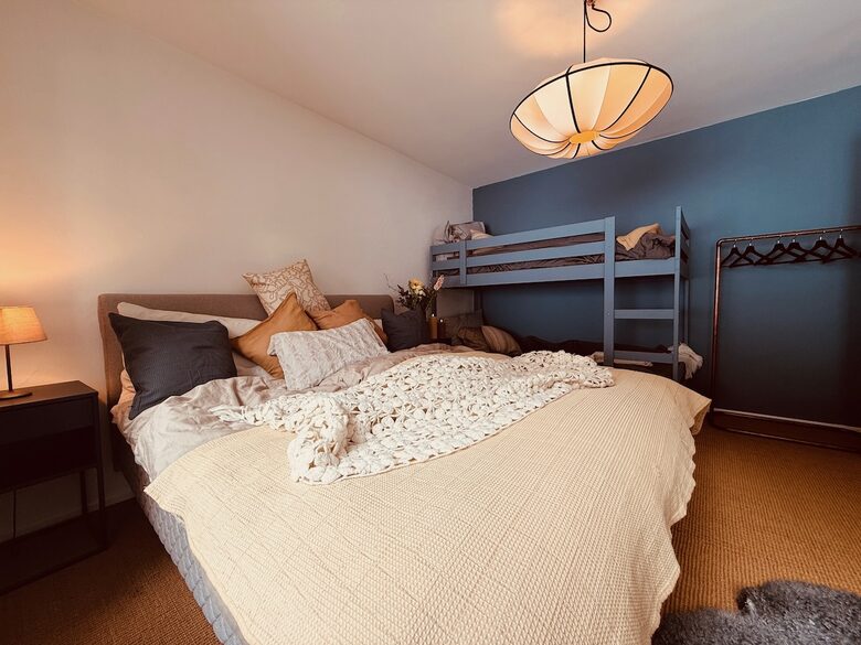 Bedroom 2, Kingsize 180 cm bed and bunk bed