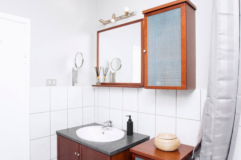 Charming Akureyri 2BD Apartment with Fjord Views - Akureyri, Iceland