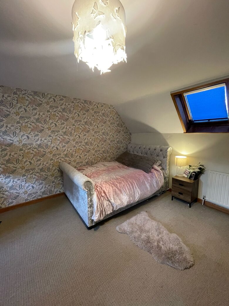 Charming Welsh Barn Retreat with Countryside Views - Llanddewi Rhydderch, United Kingdom