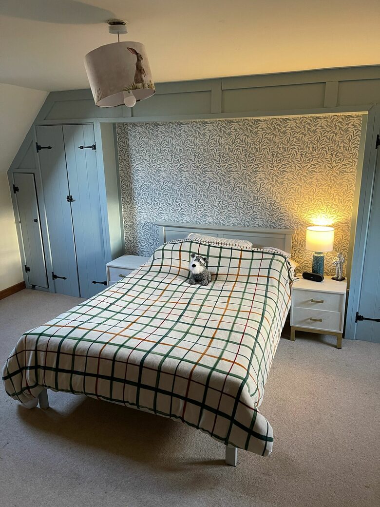 Charming Welsh Barn Retreat with Countryside Views - Llanddewi Rhydderch, United Kingdom