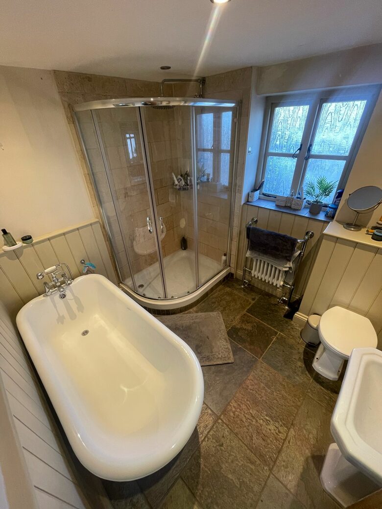 Charming Welsh Barn Retreat with Countryside Views - Llanddewi Rhydderch, United Kingdom