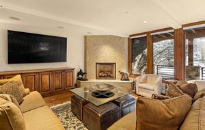 Combined Aspen Estate | A Unique Compound with Impeccable Location