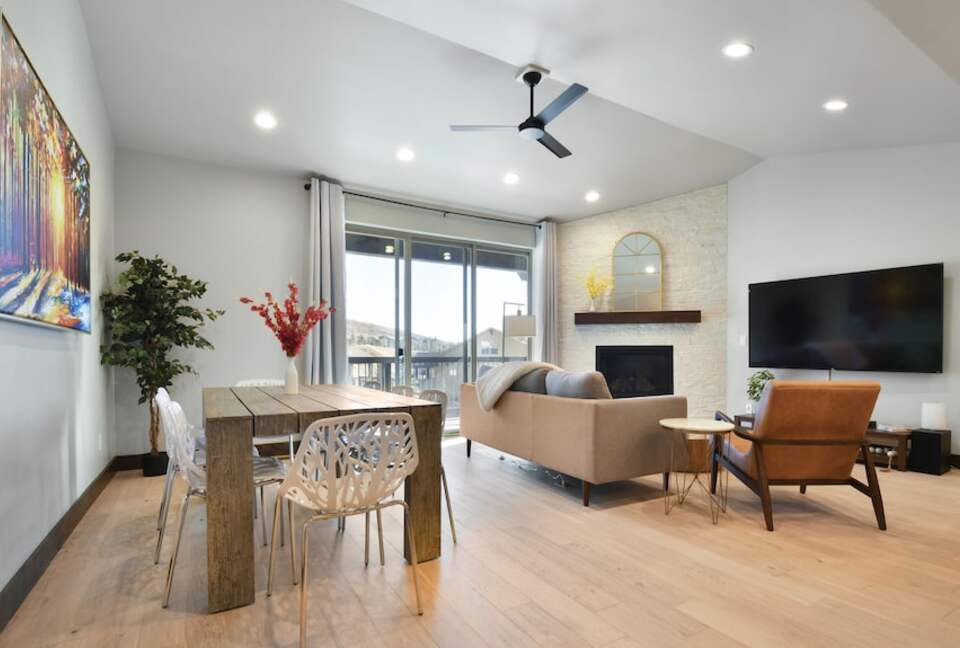 Modern Mountain Escape near Jordanelle Lake & Park City - Heber City, Utah