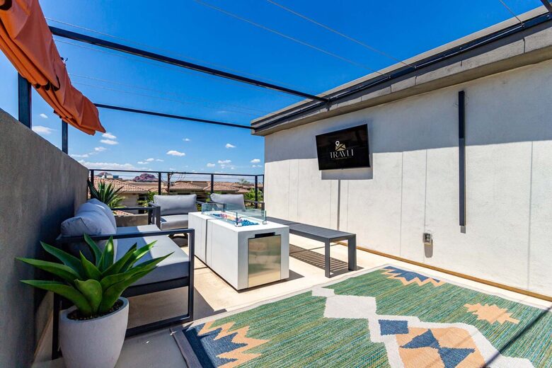 Modern Scottsdale Escape with Private Rooftop Lounge - Scottsdale, Arizona