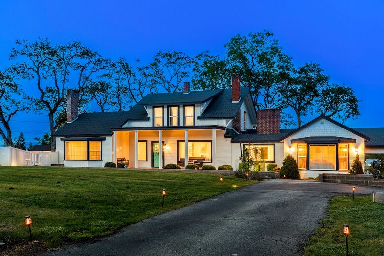 Elegant Wine Country Retreat with Serene Pool - Central Point, Oregon