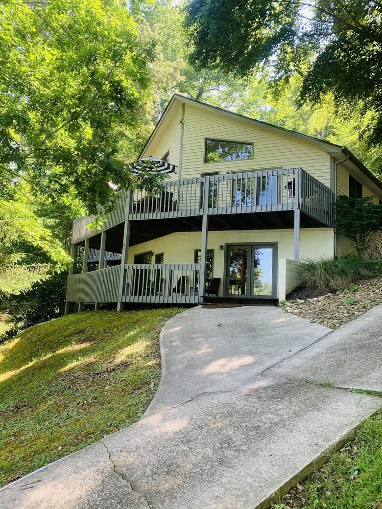 Serene Lakefront Retreat on Norris Lake - La Follette, Tennessee