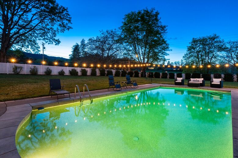Elegant Wine Country Retreat with Serene Pool - Central Point, Oregon