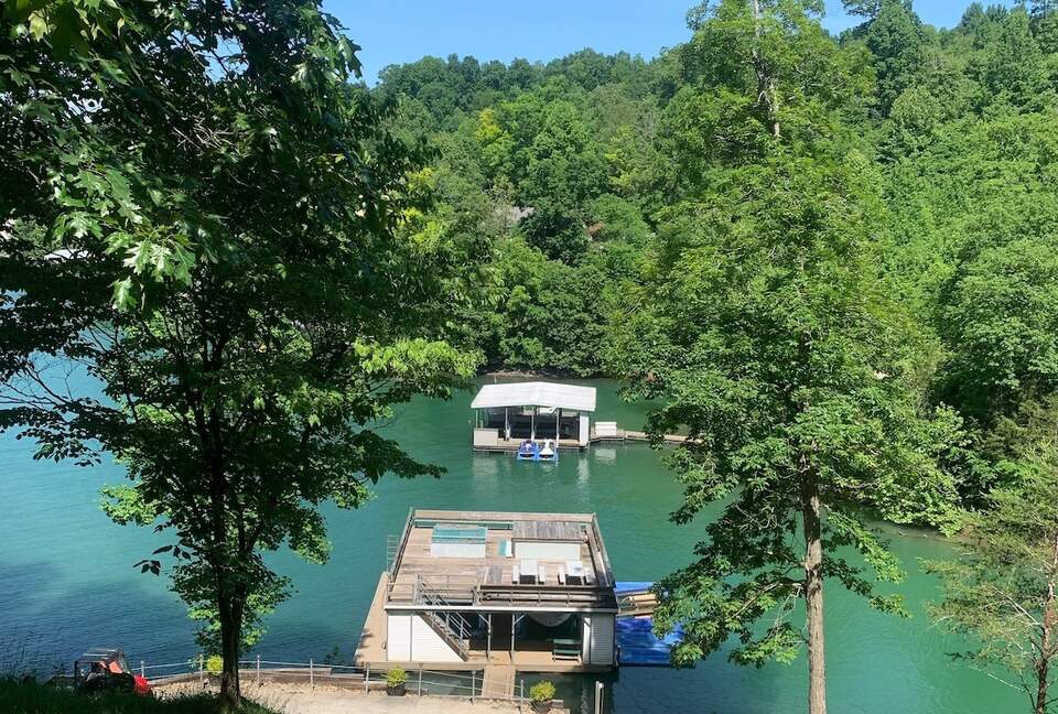 Serene Lakefront Retreat on Norris Lake - La Follette, Tennessee