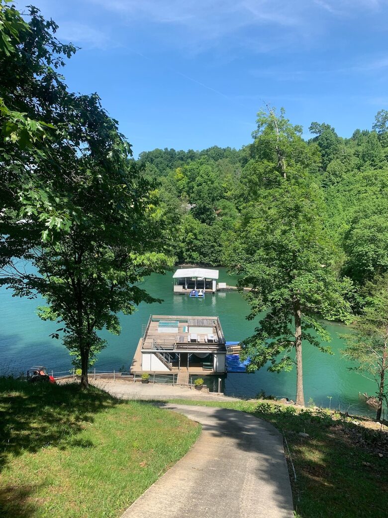 Serene Lakefront Retreat on Norris Lake - La Follette, Tennessee