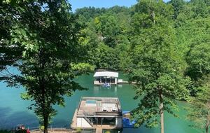 Serene Lakefront Retreat on Norris Lake - La Follette, Tennessee