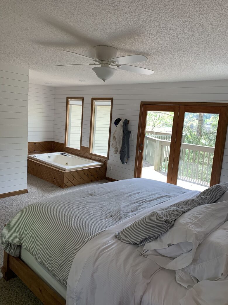 Serene Lakefront Retreat on Norris Lake - La Follette, Tennessee