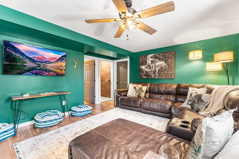 A Family-Friendly Retreat Near Denver - Littleton, Colorado
