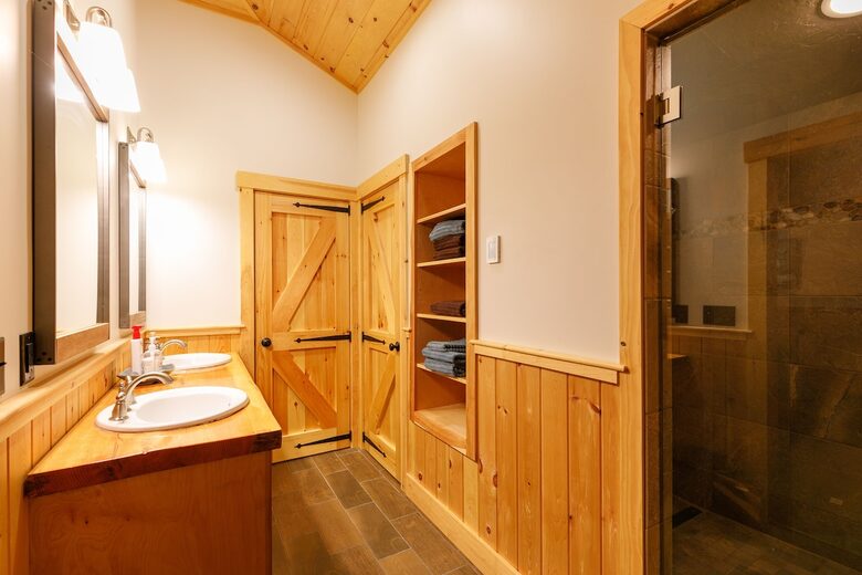 Breakaway Haven | Mountain Comfort Meets Ski-In Access - Carrabassett Valley, Maine