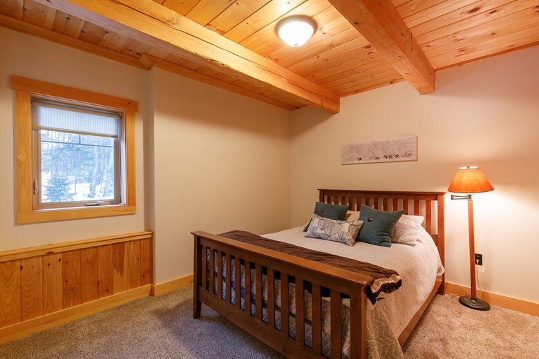 Breakaway Haven | Mountain Comfort Meets Ski-In Access - Carrabassett Valley, Maine