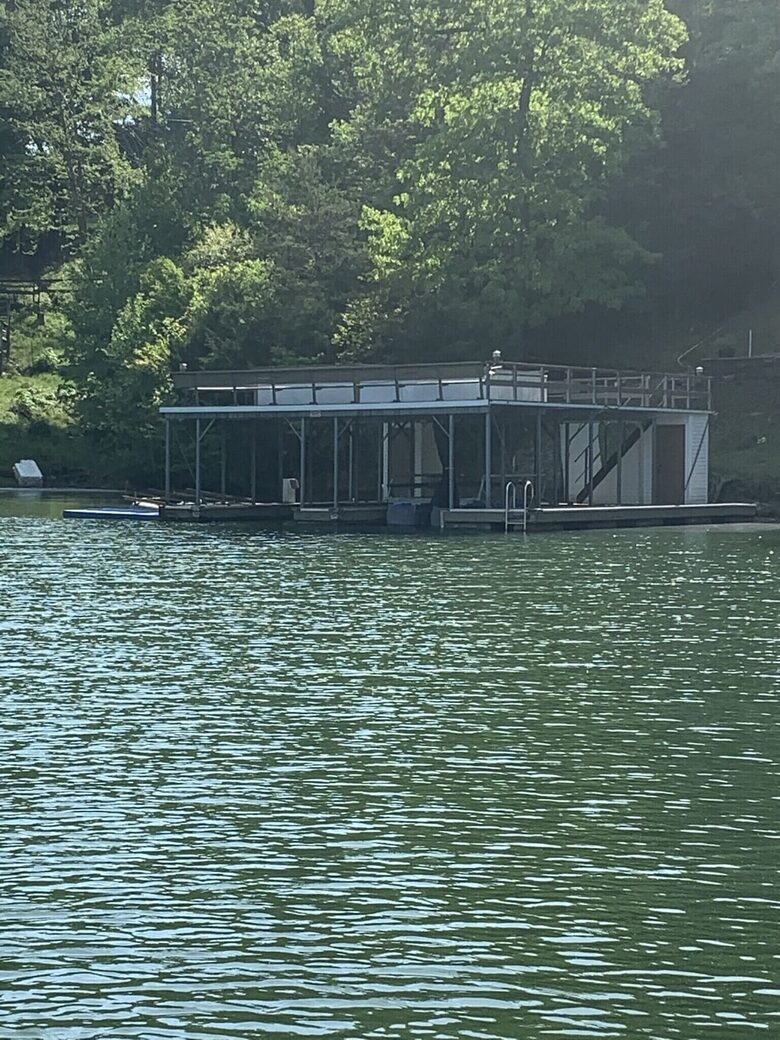 Serene Lakefront Retreat on Norris Lake - La Follette, Tennessee