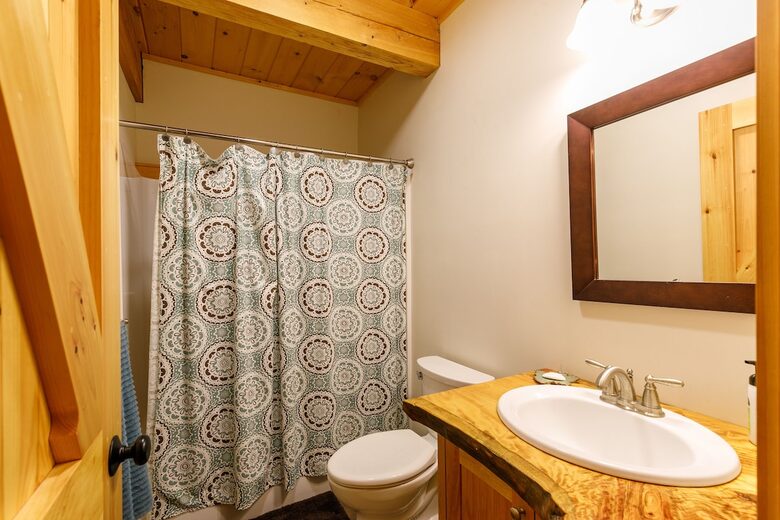 Breakaway Haven | Mountain Comfort Meets Ski-In Access - Carrabassett Valley, Maine