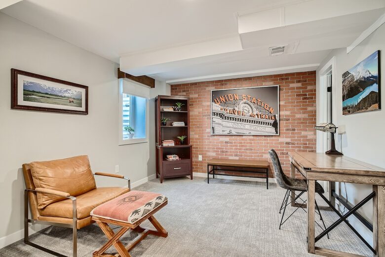 A Family-Friendly Retreat Near Denver - Littleton, Colorado