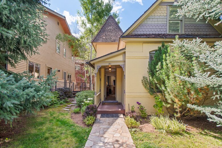 Aspen Victorian Charmer | Three blocks from Aspen's Iconic Downtown - Aspen, Colorado