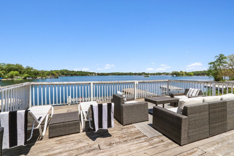 Seating and sun bathing area at the water