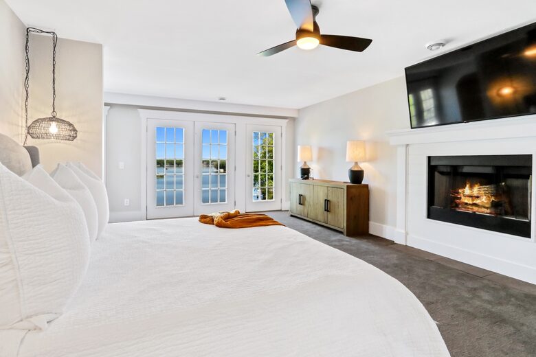 Second floor master with fireplace, smart TV and breathtaking views