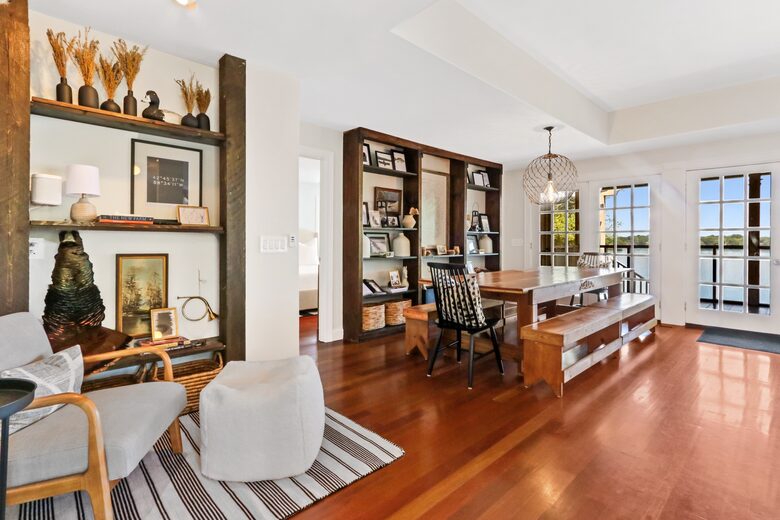 Open concept living and dining, with ample seating and amazing views