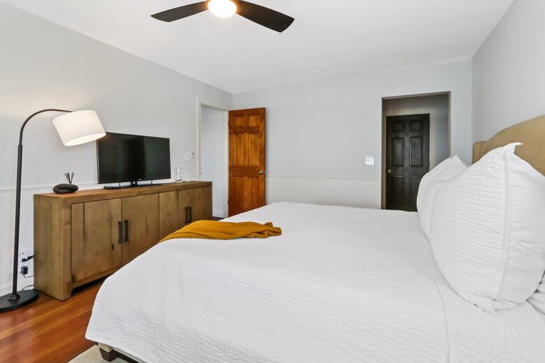 First floor Master King size bed and smart TV