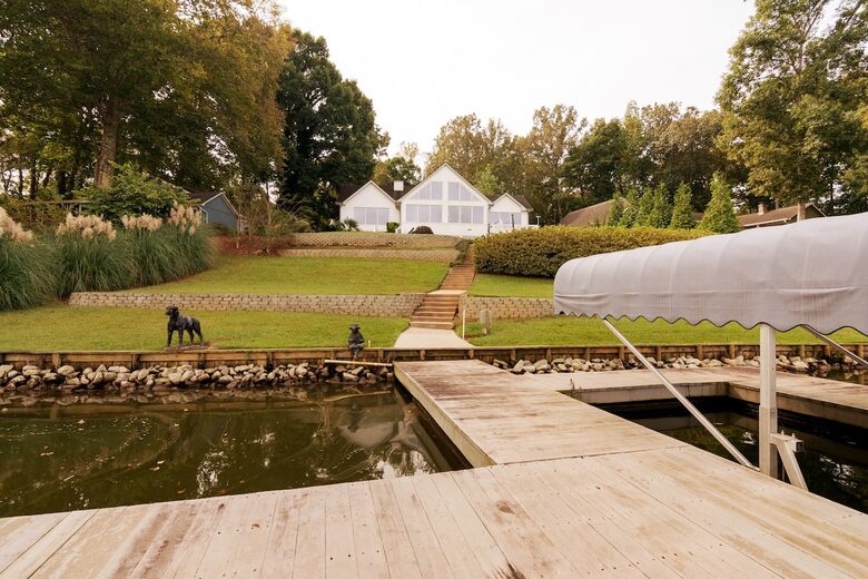 Refined Point-Lot Haven with Private Dock and Pool - Eatonton, Georgia