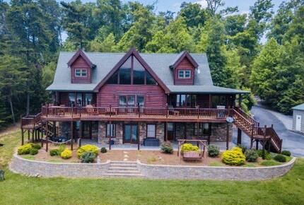 Mountain-View Lodge with Private Lake Access near Pigeon Forge - Sevierville, Tennessee