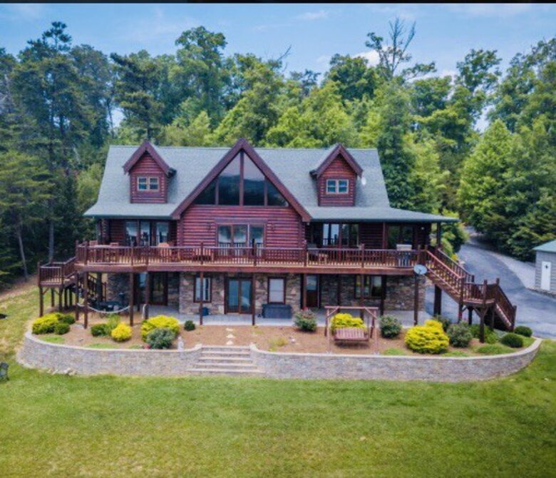 Mountain-View Lodge with Private Lake Access near Pigeon Forge - Sevierville, Tennessee