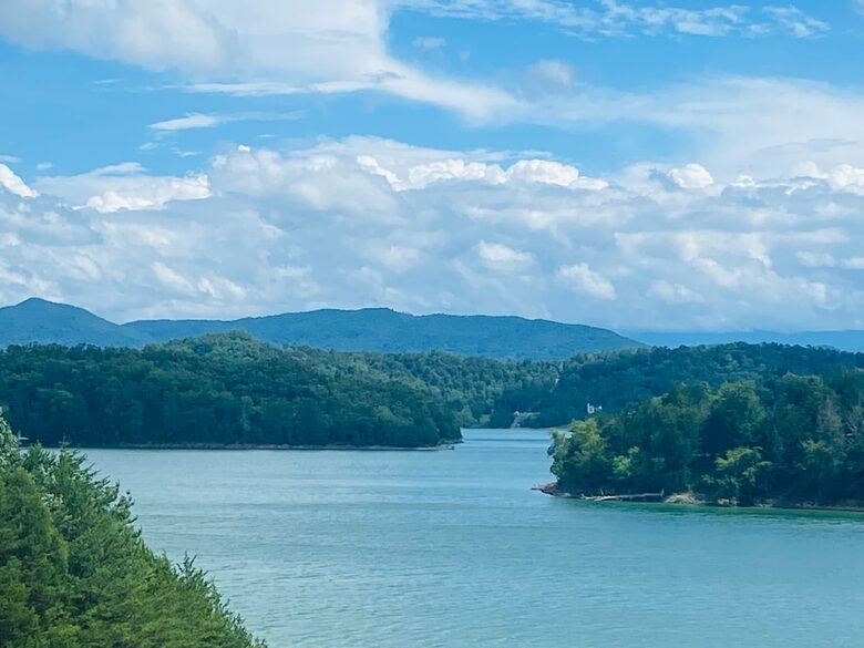 Mountain-View Lodge with Private Lake Access near Pigeon Forge - Sevierville, Tennessee