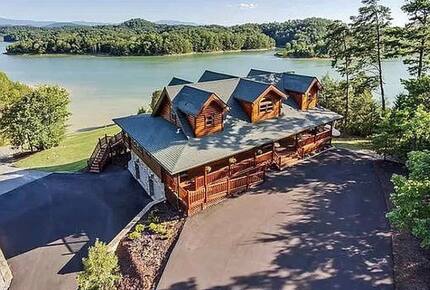 Mountain-View Lodge with Private Lake Access near Pigeon Forge - Sevierville, Tennessee