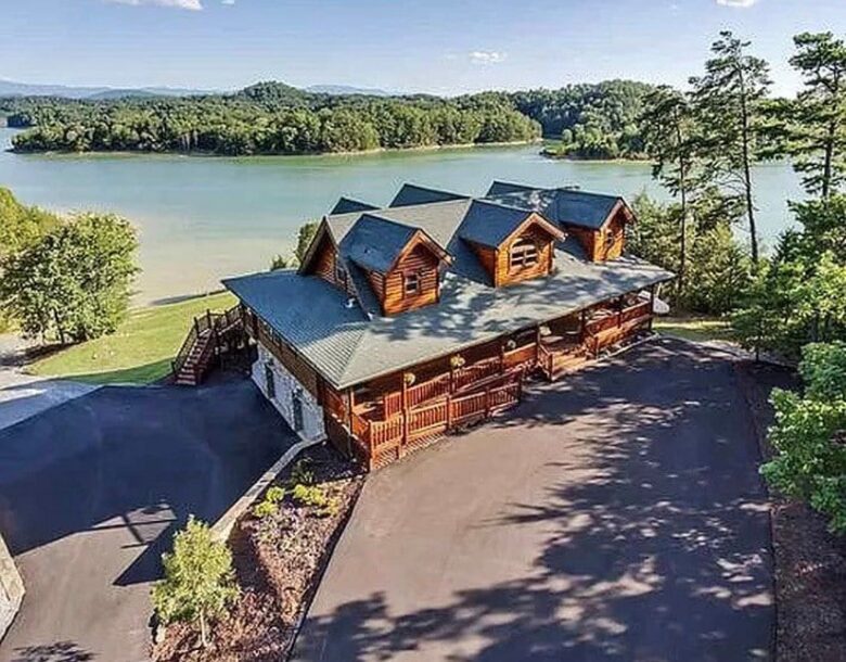 Mountain-View Lodge with Private Lake Access near Pigeon Forge - Sevierville, Tennessee