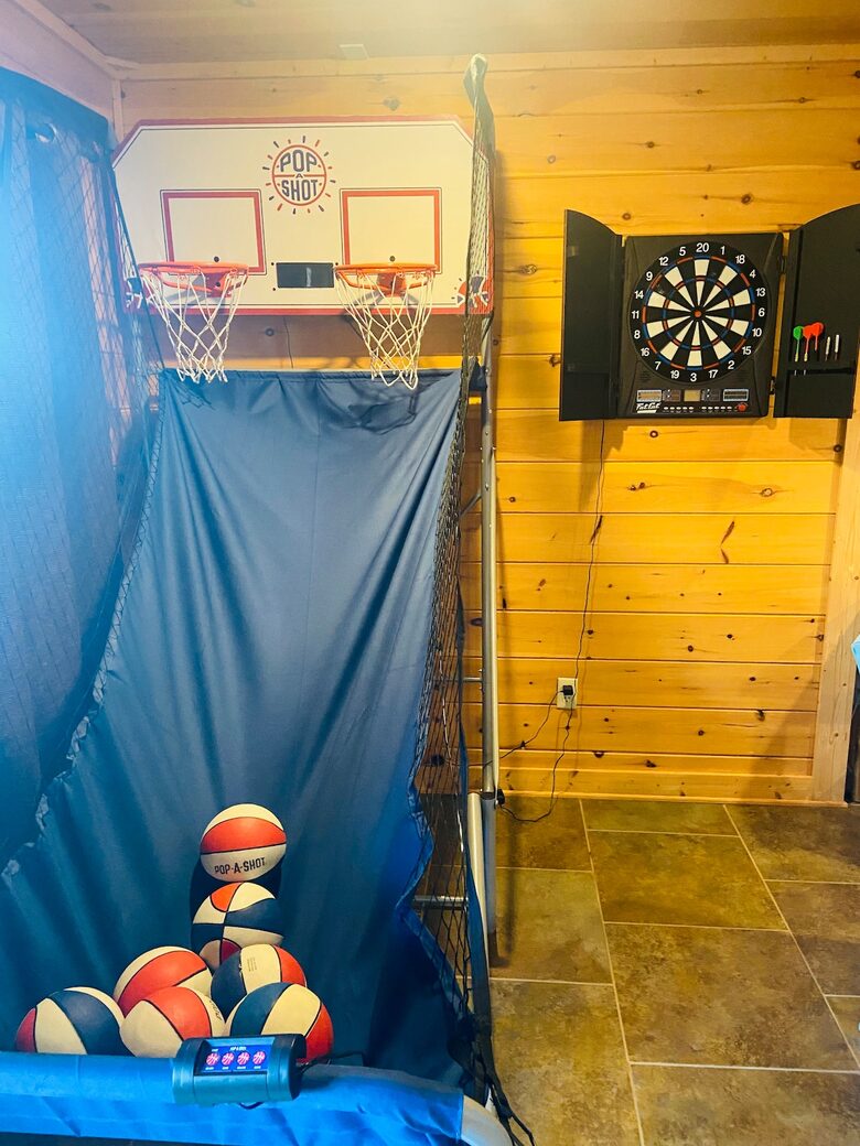 Mountain-View Lodge with Private Lake Access near Pigeon Forge - Sevierville, Tennessee