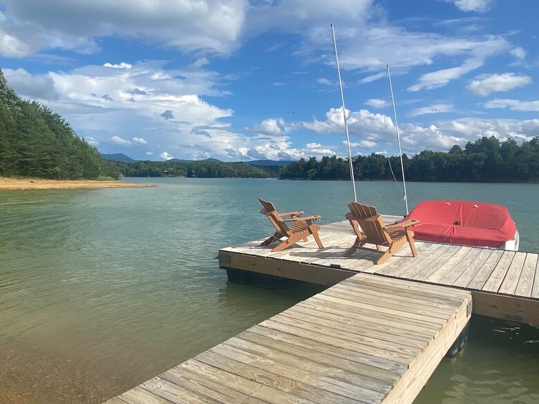 Mountain-View Lodge with Private Lake Access near Pigeon Forge - Sevierville, Tennessee