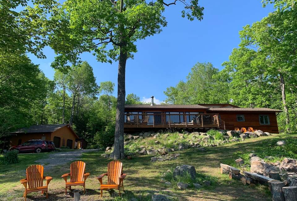Luxury Lake House With Stunning Lake Views In Canadian Wilderness - McArthurs Mills, Canada