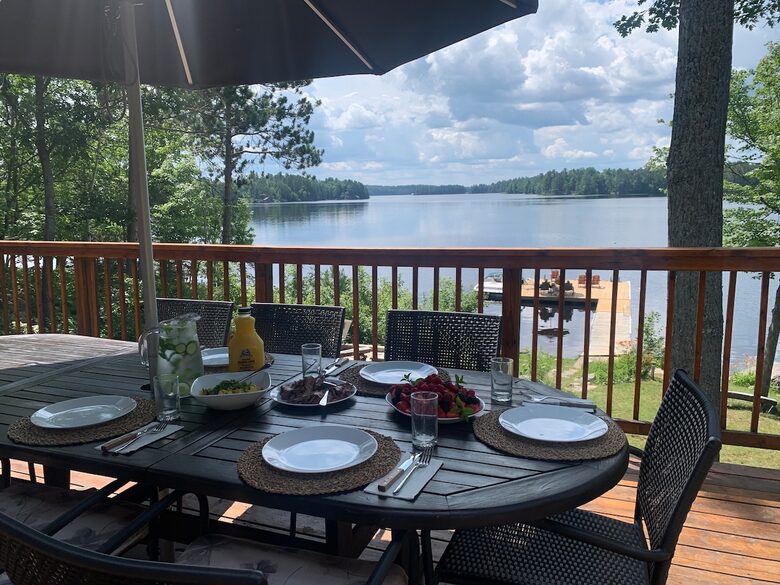 Luxury Lake House With Stunning Lake Views In Canadian Wilderness - McArthurs Mills, Canada