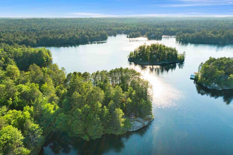 Luxury Lake House With Stunning Lake Views In Canadian Wilderness - McArthurs Mills, Canada