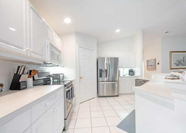 Elegant Escape in Tarpon Cove’s Gated Community - Naples, Florida