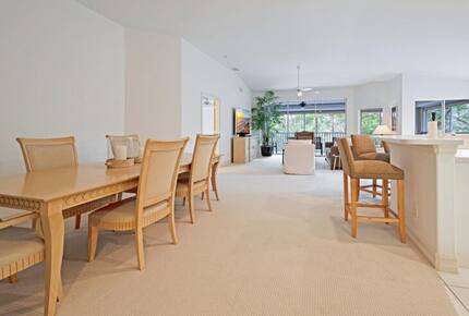 Elegant Escape in Tarpon Cove’s Gated Community - Naples, Florida